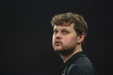 Topdarter Kevin Doets geeft zege op Michael van Gerwen geen vervolg bij EK darts
