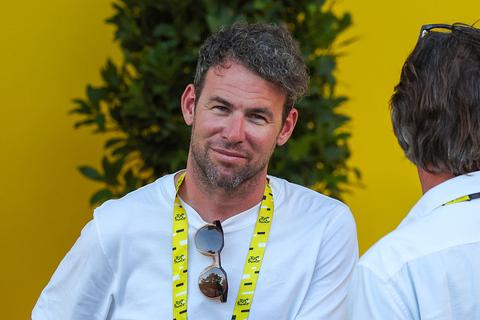 Wielerlegende Mark Cavendish (41) slikt felle kritiek op Tour de France in: 'Ik zat verkeerd'