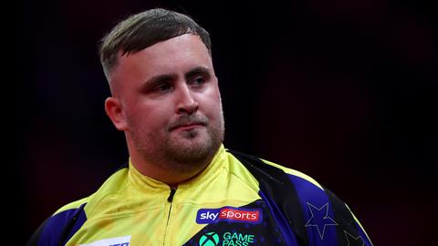 Ex-wereldkampioen darts denkt dat Luke Littler (19) extreem rijk wordt en vergelijkt hem met voetbalicoon (51)
