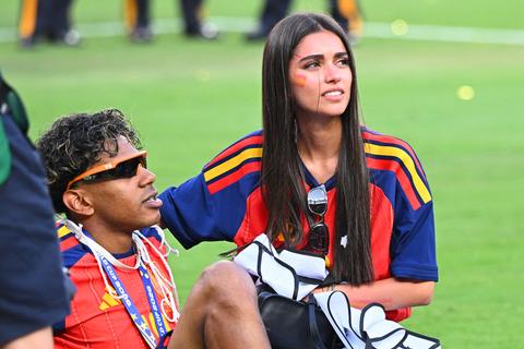 Vader van Lamine Yamal (19) geeft opmerkelijke reactie op relatie van topvoetballer