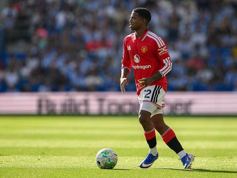 Nederlandse topvoetballer (27) doorbreekt stilte na horrorperiode: 'Ik bleef alleen over'