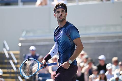 Toptennisser (24) verrast umpire met bizar verzoek tijdens marathonpartij in Lyon