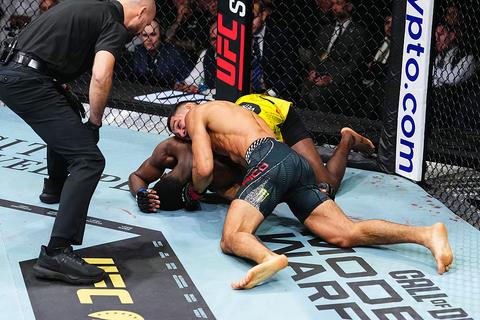 Belgische UFC-vechter krijgt koekje van eigen deeg en gaat na virale knock-out zelf binnen een minuut neer