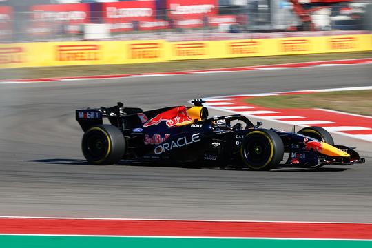 Max Verstappen in conclaaf met FIA na klachten over Formule 1-circuit