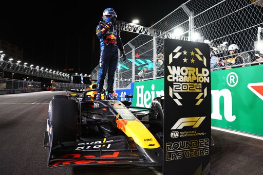 Groot feest in Las Vegas: de vierde wereldtitel van Max Verstappen in beeld