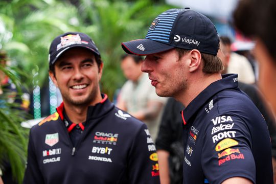 Max Verstappen geeft steun aan kwakkelende Sergio Perez: 'Het gaat allemaal wat moeilijker bij ons'