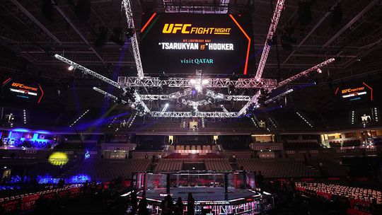 Vechtsportwereld in shock: MMA-vechter (31) overlijdt na dramatisch incident in de kooi