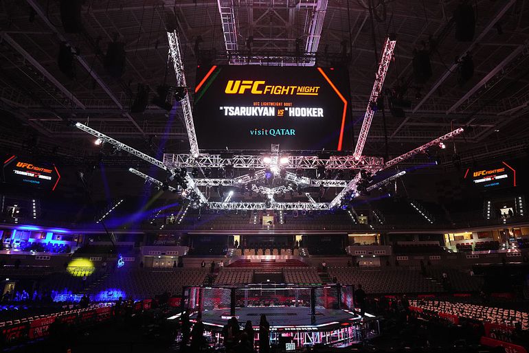 Vechtsportwereld in shock: MMA-vechter (31) overlijdt na dramatisch incident in de kooi