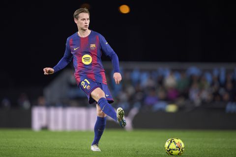 Topvoetballer Frenkie de Jong en echtgenote vieren verjaardag van eerste kind: 'We houden zo veel van je'