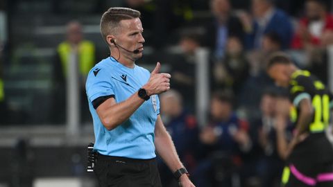 Omstreden scheidsrechter leidt Liverpool - PSV in Champions League: Spaanse arbiter betrokken bij schandaal