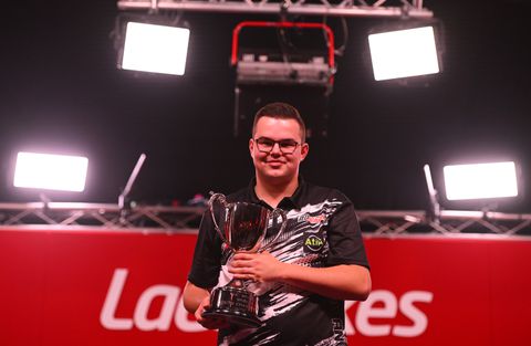 Topdarter Gian van Veen opgeschrikt door publiek tijdens finale jeugd-WK: 'Alsof er iemand werd neergeschoten'