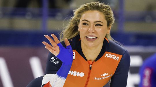 Topschaatsster Jutta Leerdam toont intiem moment met verloofde Jake Paul in Calgary