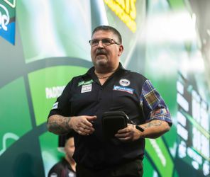 Opmerkelijke verklaring voor pijnlijke uitschakeling Gary Anderson op WK darts: 'Daar heeft hij al weken last van'