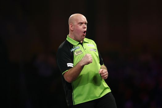 WK darts na kerst verder: dit is het programma van de drie Nederlanders, met Michael van Gerwen