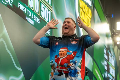 Opmerkelijke anekdote over 'apart figuur' op WK darts: 'In een boxershort dansend op tv'