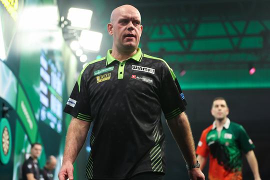 Topdarter Michael van Gerwen zet grote stap op WK: 'Er moet nu doorgepakt worden'