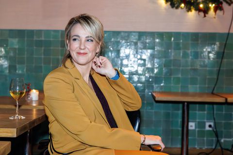 Marianne Timmer ziet opvallende ‘Griekse schaatser’ en doet grappend suggestie aan Tim Prins: 'Wie weet'