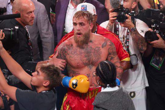 Gehavende Jake Paul last bokspauze in en onthult plan met verloofde Jutta Leerdam: 'Ik haal haar hierheen'
