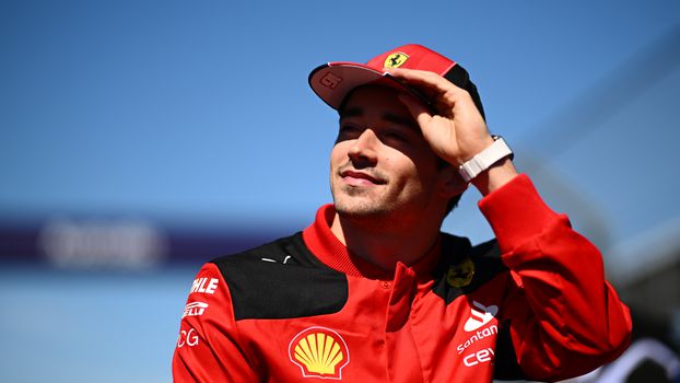 Charles Leclerc tekent nieuw contract bij Ferrari; onduidelijkheid over contractduur