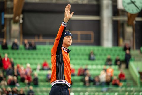 Topschaatser Jenning de Boo schrok van 'blauwe flits' en weet dat hij geluk heeft gehad: 'Dat doet wel iets met je'