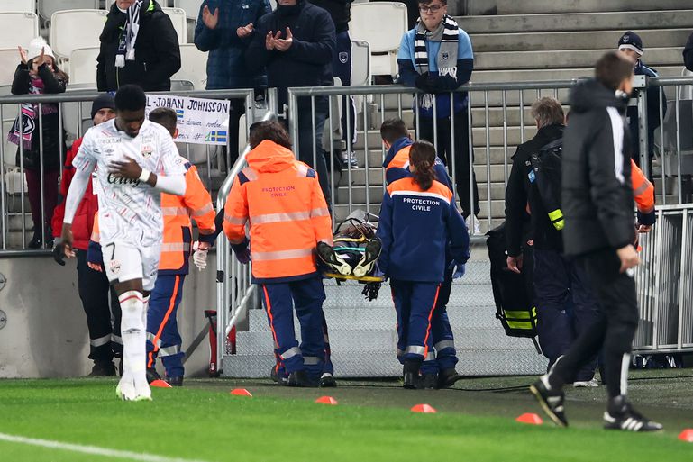 Bordeaux-speler blijft voorlopig in kunstmatige coma na harde botsing in luchtduel
