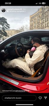 Memphis Depay met de zoon van Frenkie de Jong

© Instagram Memphis Depay