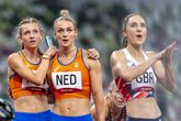 Femke Bol (l) en Lieke Klaver op de Spelen van Tokio. © Getty Images