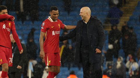 Positief bericht voor Cody Gakpo en Ryan Gravenberch bij Liverpool, maar: 'Arne Slot staat voor moeilijke beslissing'