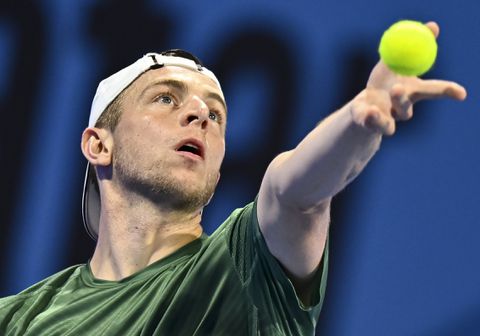 Tallon Griekspoor knokt zich in spannende strijd naar tweede ronde in Dubai