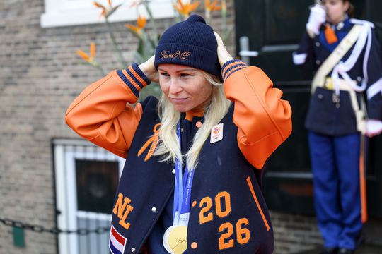 Marijke Groenewoud duidelijk over trouwplannen: 'Vaak aan het kijken of ik de ring om de juiste vinger heb'