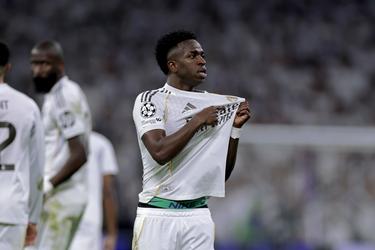 Vinicius Junior pakt na racisme-rel de hoofdrol bij Real Madrid in beladen Champions League-clash