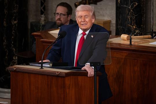 Donald Trump eert gouden ijshockeyers én geeft zichzelf compliment: 'Voordat u kwam, verloren we altijd'