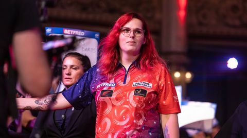 Jacques Nieuwlaat legt dartsregels omtrent trans vrouwen uit: 'Zitten drie belangrijke eisen aan'