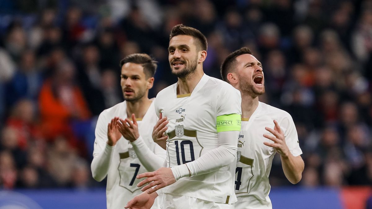 Oud-Ajacied Dusan Tadic recordinternational van Servië na invalbeurt tegen Cyprus