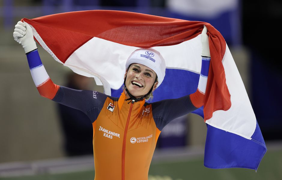 Veelbesproken schaatspak Irene Schouten levert na spannende strijd mooi bedrag op voor bijzonder doel