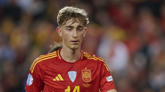 Door Nederlandse fans uitgefloten Dean Huijsen haalt bizarre verzinsels onderuit: 'Ik kan er niks aan doen'