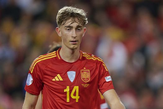 Door Nederlandse fans uitgefloten Dean Huijsen haalt bizarre verzinsels onderuit: 'Ik kan er niks aan doen'