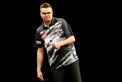 Topdarter Gian van Veen komt met goed nieuws na hevige pijn: 'Heeft wel zijn sporen achtergelaten'