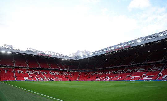 Schandaal bij Manchester United, fan na 77 jaar van zijn plek gewipt: 'Ik voel me machteloos'