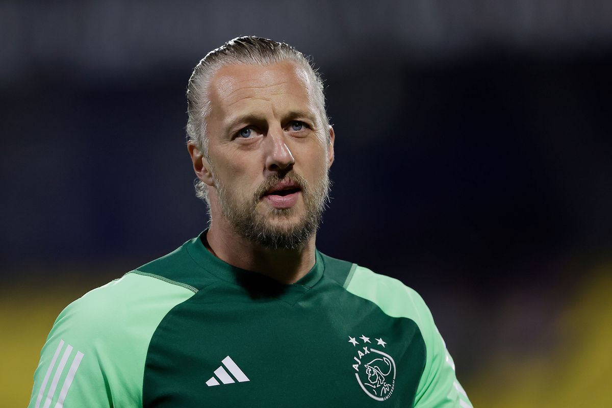 Routinier bij Ajax stelt pensioen uit en is in gesprek met de club over nieuw contract
