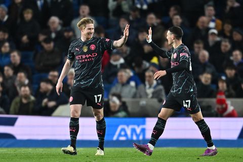 Zenuwslopende titelstrijd in Premier League: Manchester City maakt geen fout en nadert Arsenal