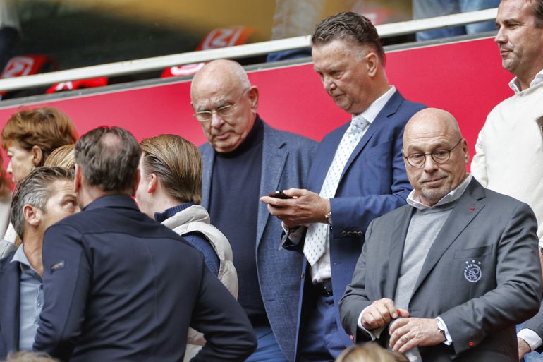 Bestuurlijke onrust Ajax houdt ondanks terugkeer Alex Kroes aan: 'Michael van Praag vertrekt spoedig'