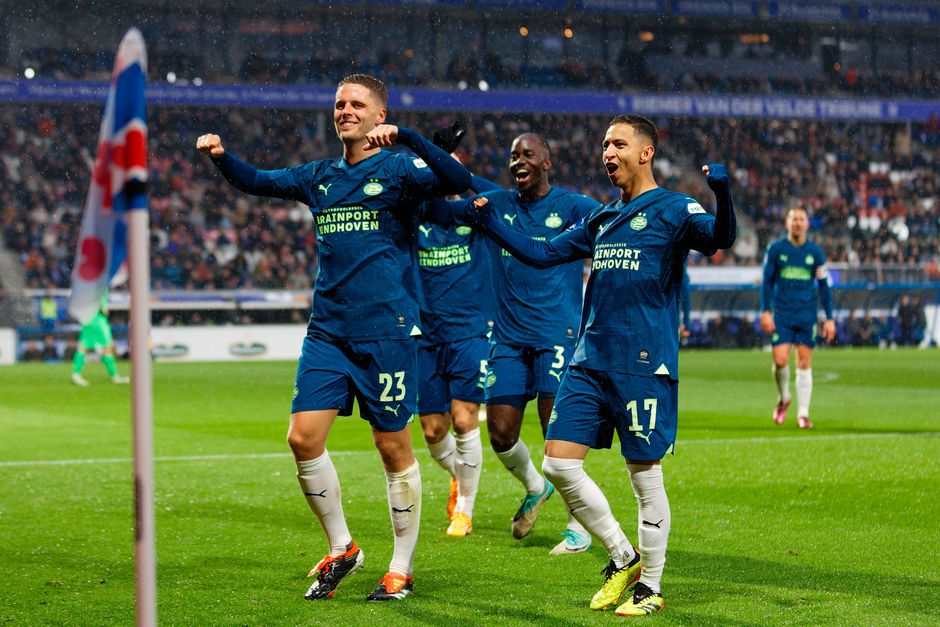 PSV krijgt opmerkelijk compliment uit Amsterdam: 'Eigenlijk spelen ze zoals Ajax in de goede jaren'