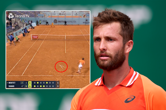Video | Tennisser raakt racket kwijt na opslag op belangrijk moment in beslissende tiebreak