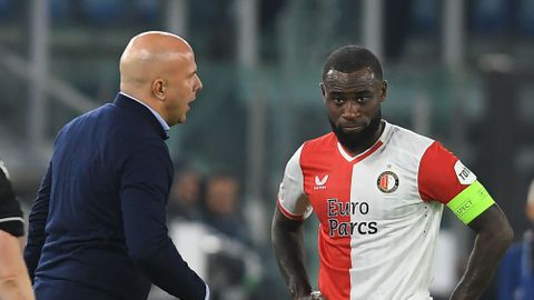 Engelse media noemen welke spelers Arne Slot mee kan nemen naar Liverpool: 'Ideaal naast Virgil van Dijk'