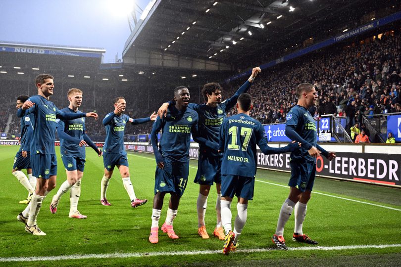 PSV officieus kampioen na galavoorstelling in Heerenveen, definitieve feest moet nog wachten