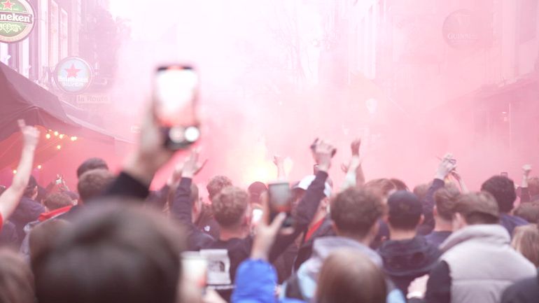 Fans wachten definitief kampioenschap PSV niet af: feest in Eindhoven losgebarsten