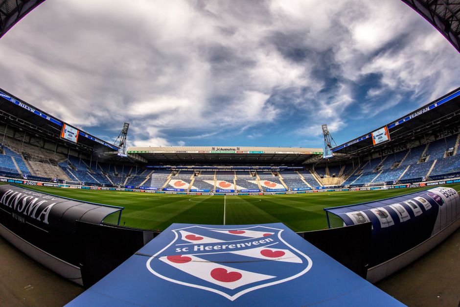 Peter Bosz niet blij met uitgesteld begin Heerenveen - PSV: 'Dit is irritant'