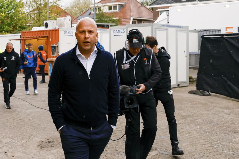 Feyenoord-trainer Arne Slot is goudeerlijk over interesse: 'Duidelijk dat ik graag naar Liverpool wil'