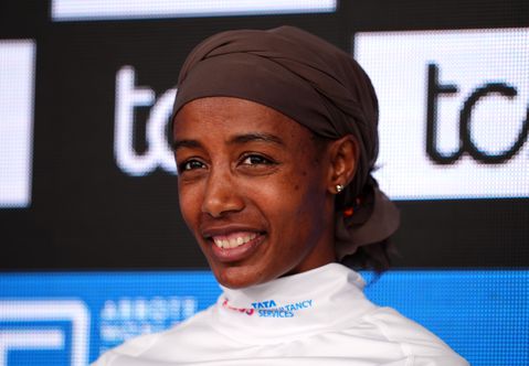 Topatlete Sifan Hassan als 'legende' onthaald na krankzinnig debuut, Femke Bol ook van de partij